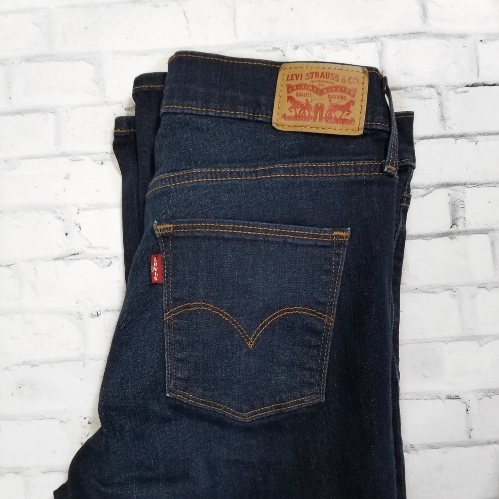 Levi's Women's Slimming Straight Leg Jeans